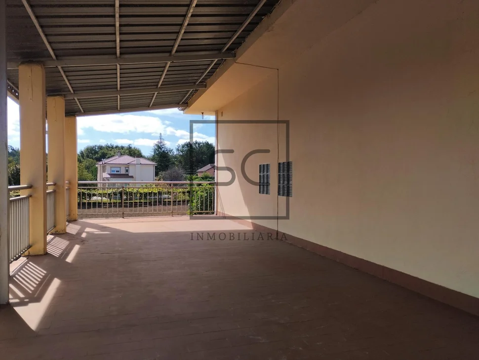 Casa amplia con terreno en ames