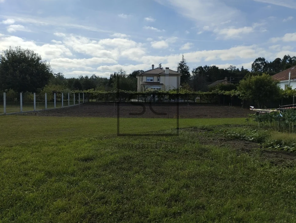 Casa amplia con terreno en ames