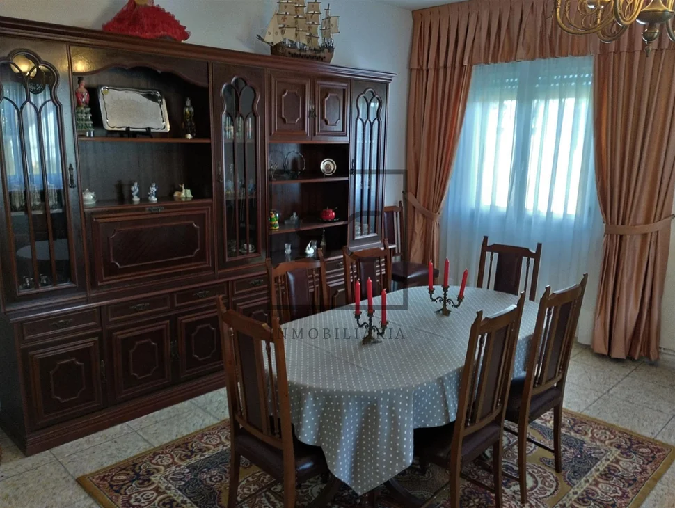 Casa amplia con terreno en ames