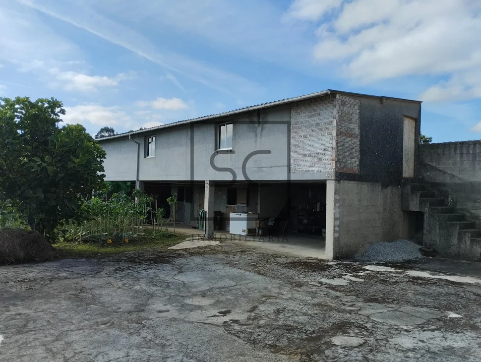 Casa amplia con terreno en ames