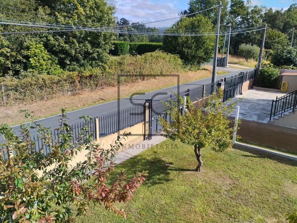 Casa amplia con terreno en ames