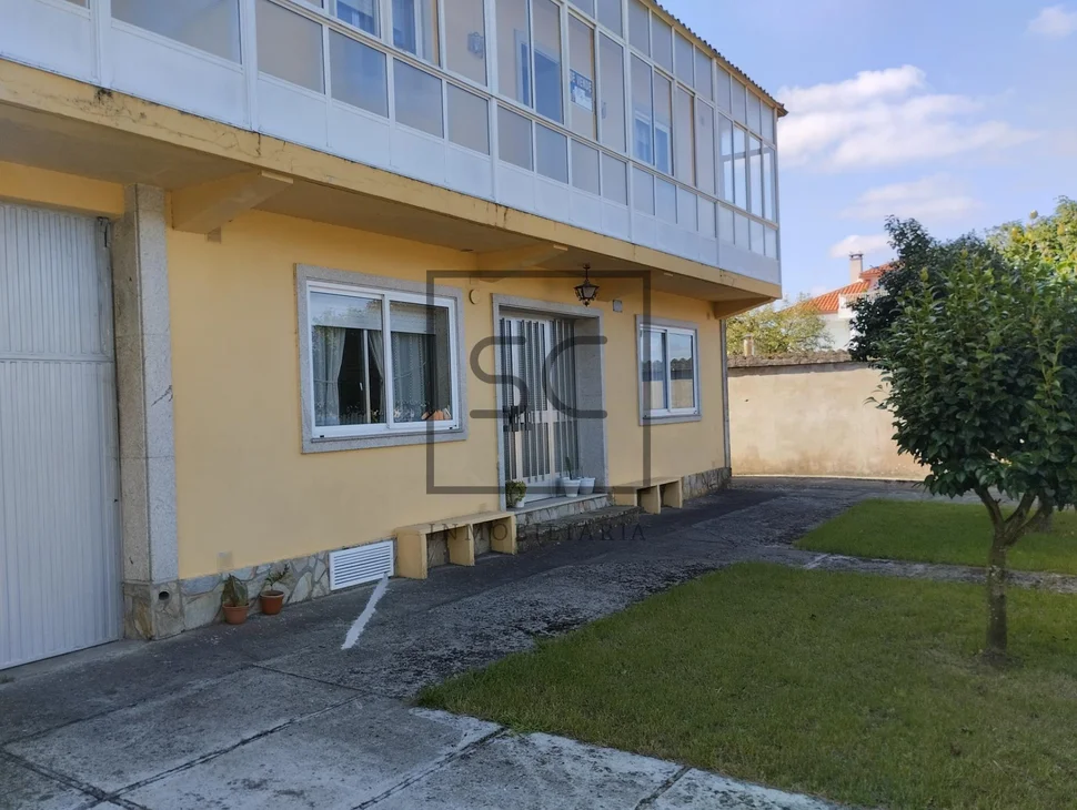 Casa amplia con terreno en ames