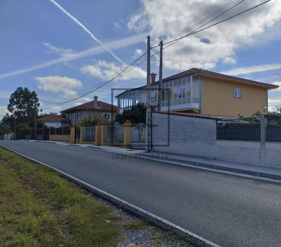 Casa amplia con terreno en ames