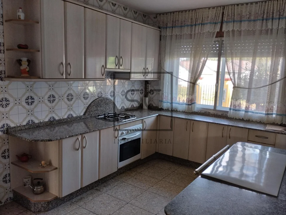 Casa amplia con terreno en ames