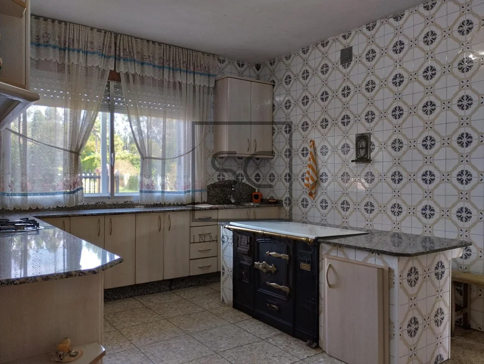 Casa amplia con terreno en ames