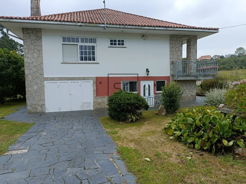 Casa con dos plantas en sedes, narón