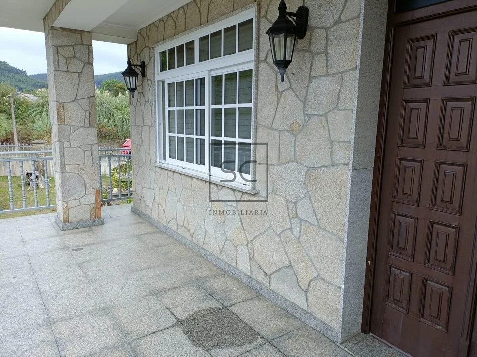 Casa con dos plantas en sedes, narón