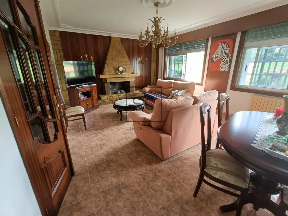 Casa con dos plantas en sedes, narón