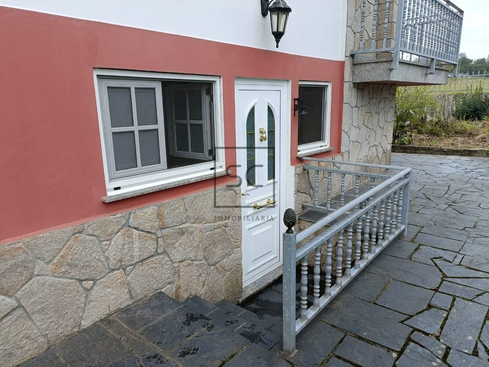 Casa con dos plantas en sedes, narón