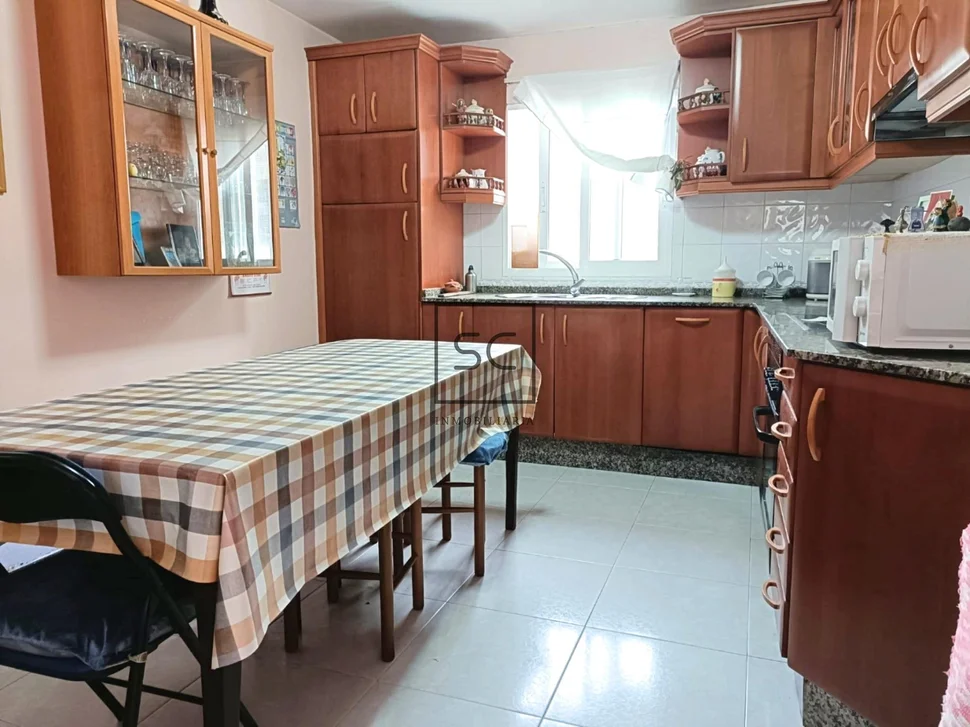Adosado con 5 habitaciones en Santa Marina, Ferrol