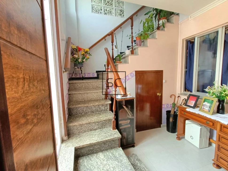 Adosado con 5 habitaciones en Santa Marina, Ferrol