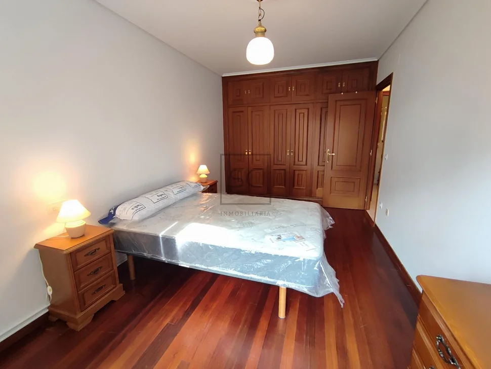 Voluminoso piso en portanova (ferrol)