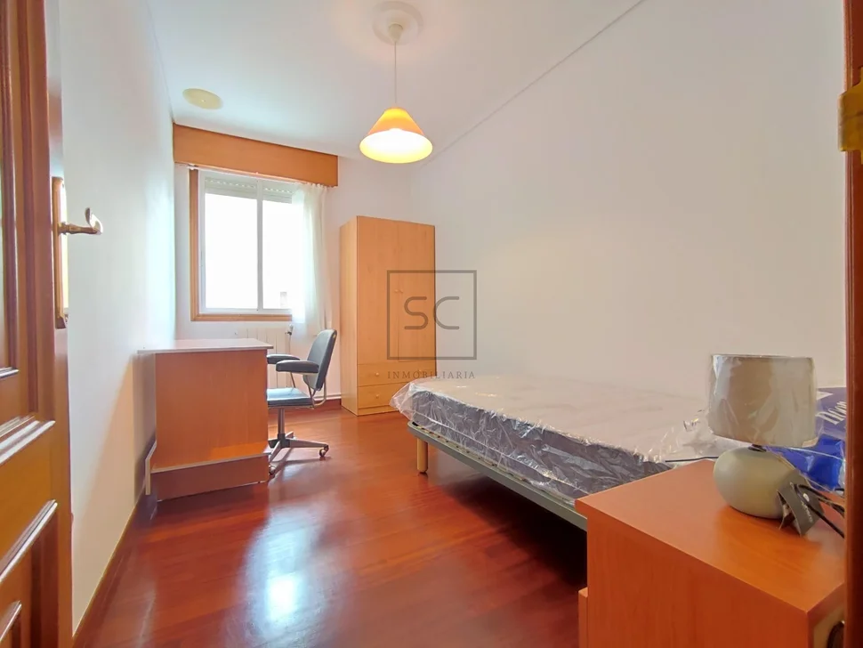 Voluminoso piso en portanova (ferrol)