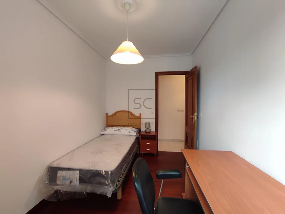 Voluminoso piso en portanova (ferrol)