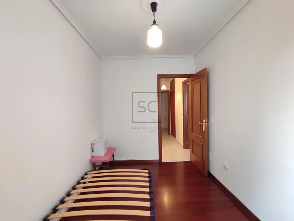 Voluminoso piso en portanova (ferrol)