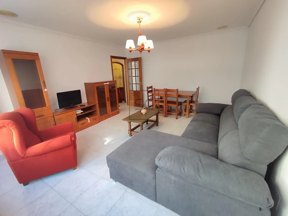 Voluminoso piso en portanova (ferrol)