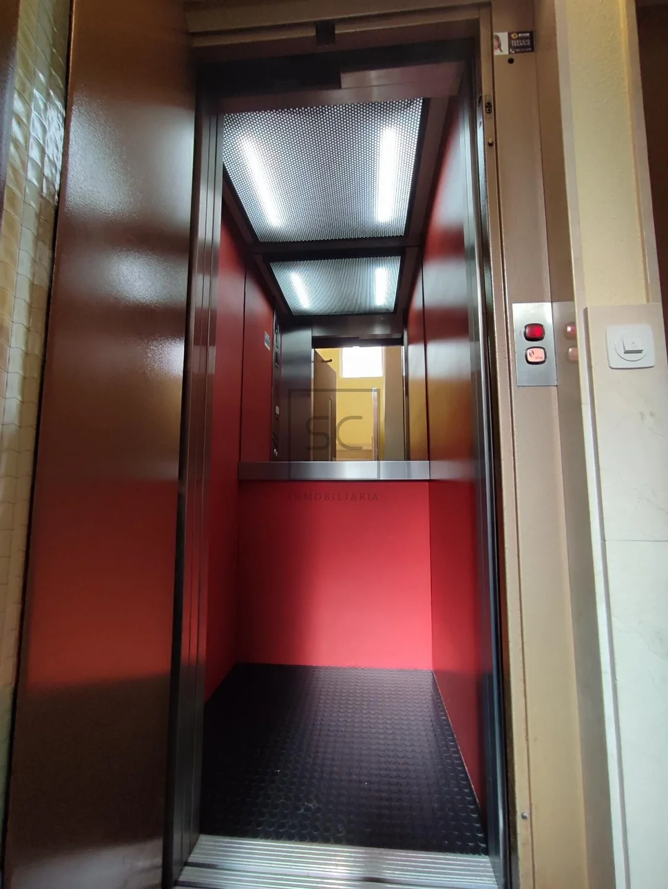 Voluminoso piso en portanova (ferrol)