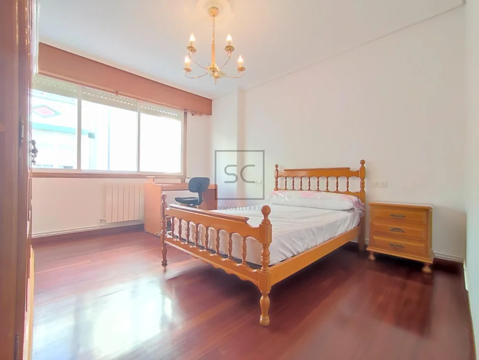 Voluminoso piso en portanova (ferrol)