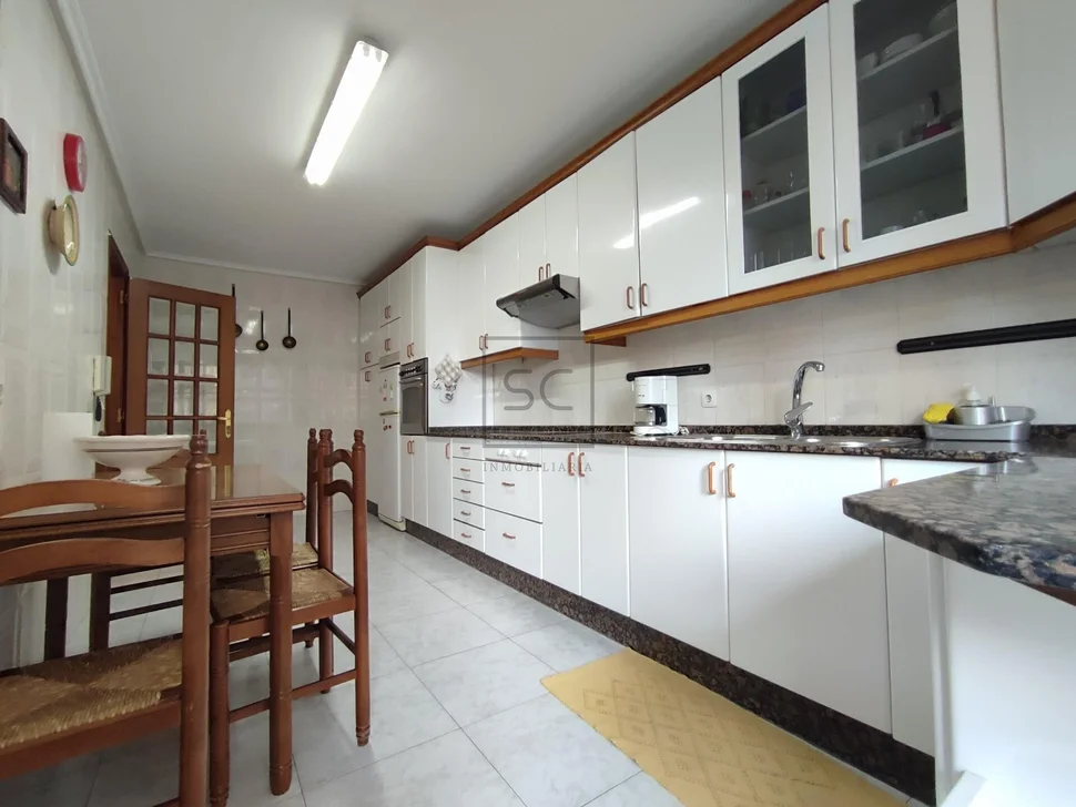 Voluminoso piso en portanova (ferrol)