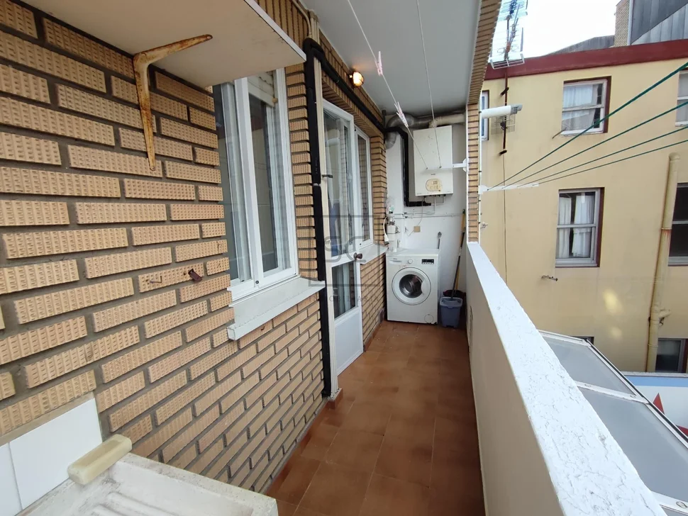 Voluminoso piso en portanova (ferrol)