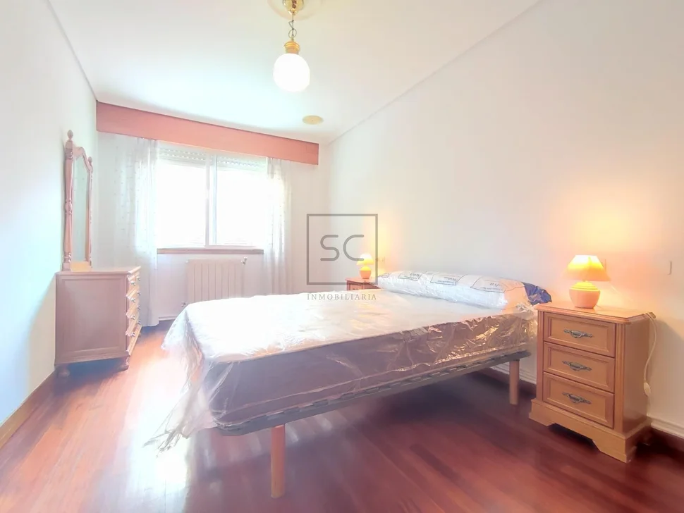 Voluminoso piso en portanova (ferrol)