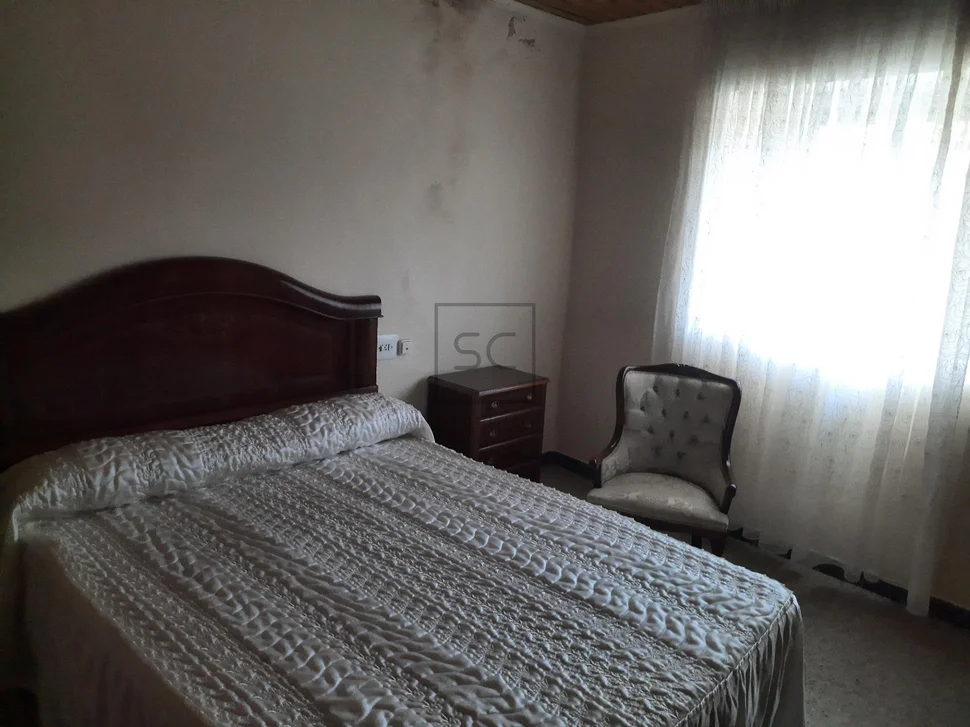 Casa adosada con finca urbanizable en mandiá-ferrol