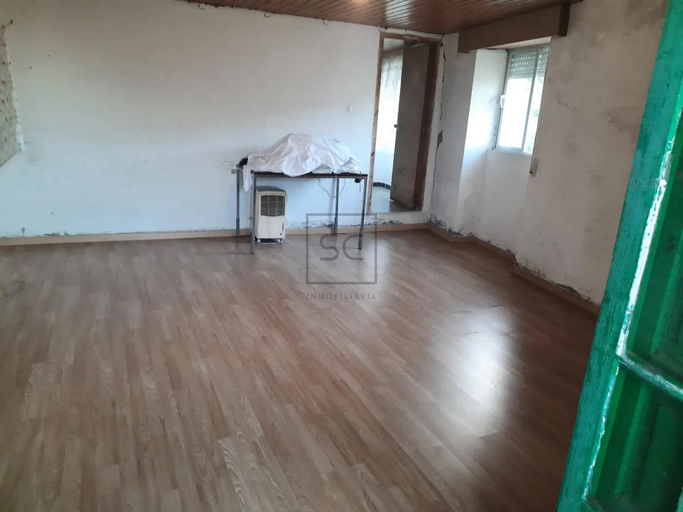 Casa adosada con finca urbanizable en mandiá-ferrol