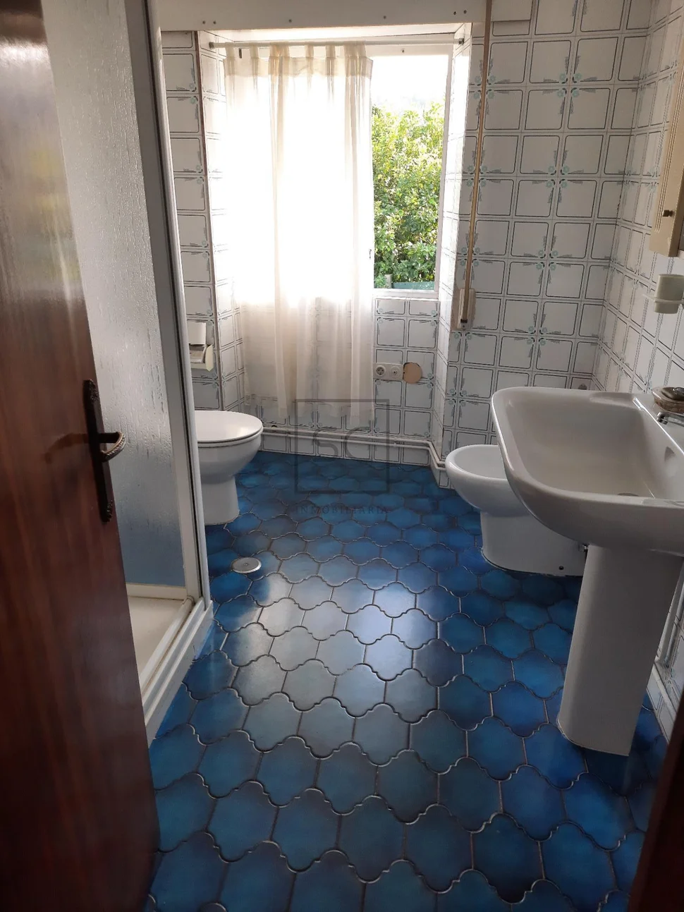 Casa adosada con finca urbanizable en mandiá-ferrol