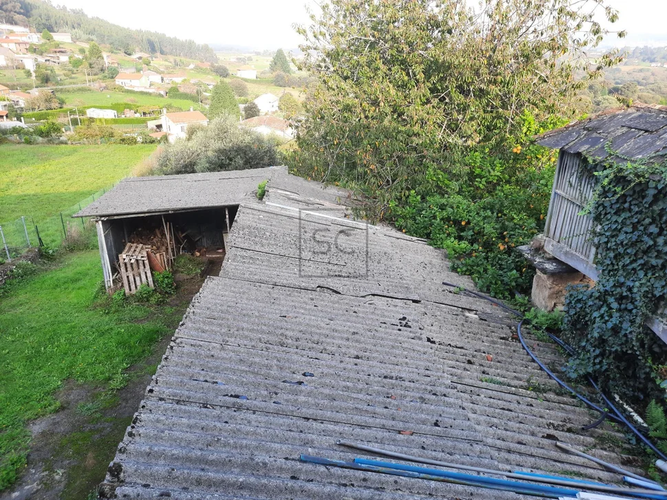 Casa adosada con finca urbanizable en mandiá-ferrol