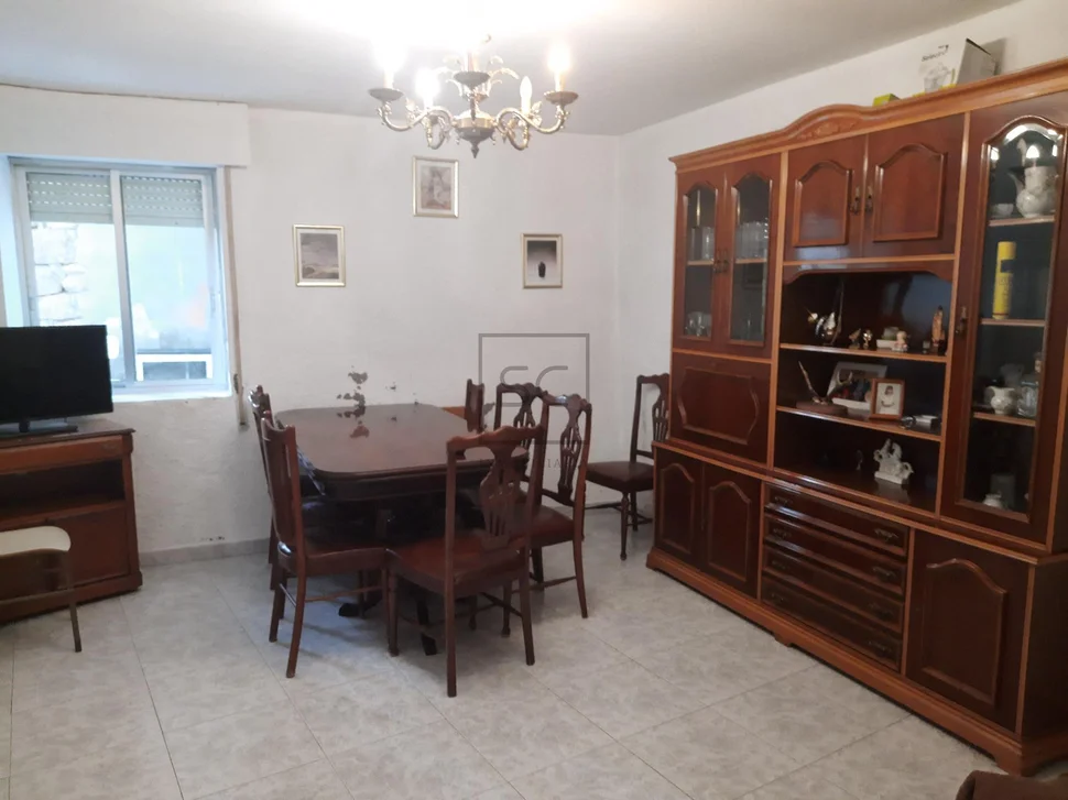 Casa adosada con finca urbanizable en mandiá-ferrol