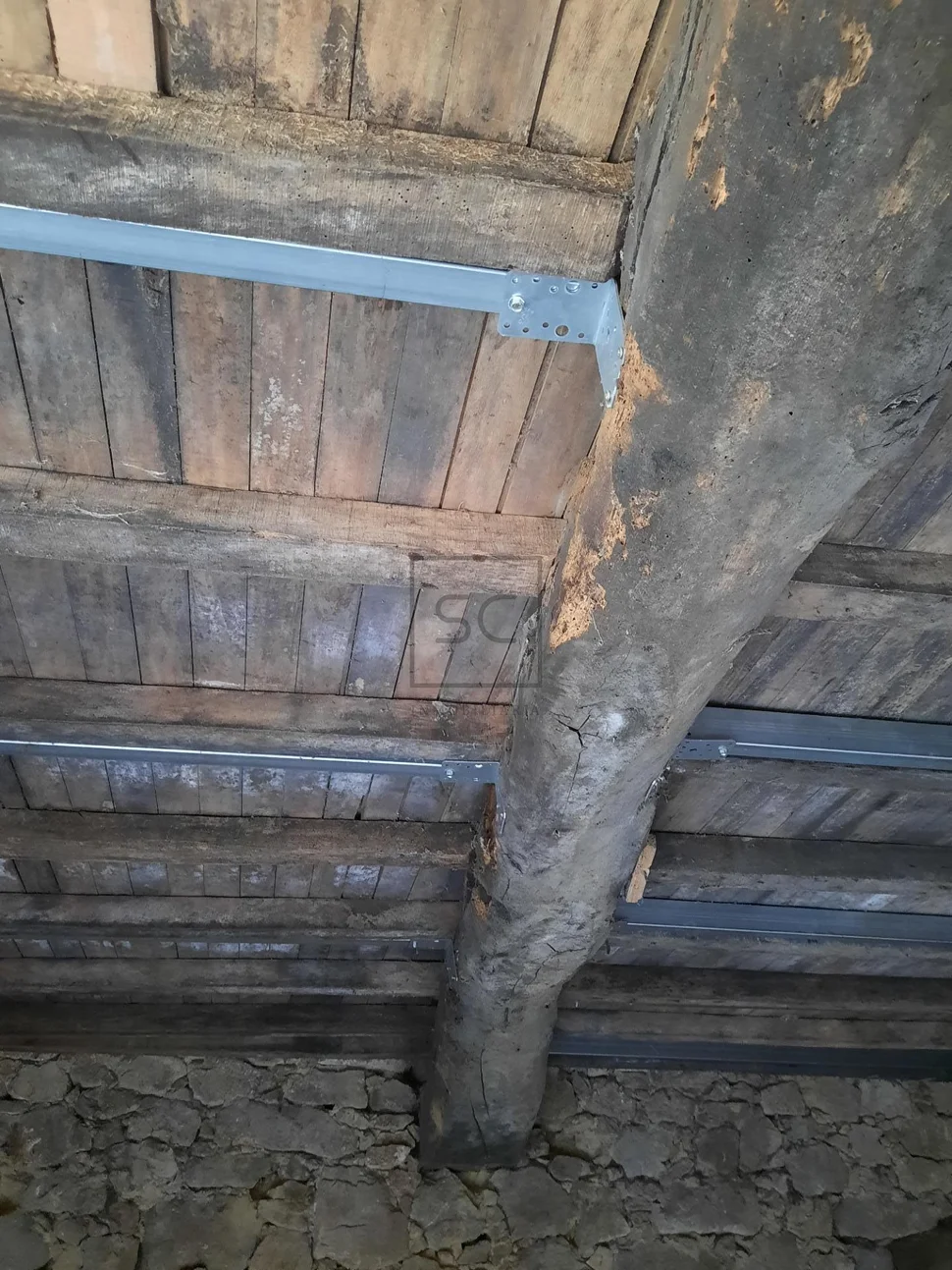 Casa adosada con finca urbanizable en mandiá-ferrol