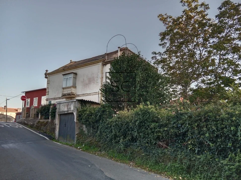 Casa con finca en serantes-ferrol