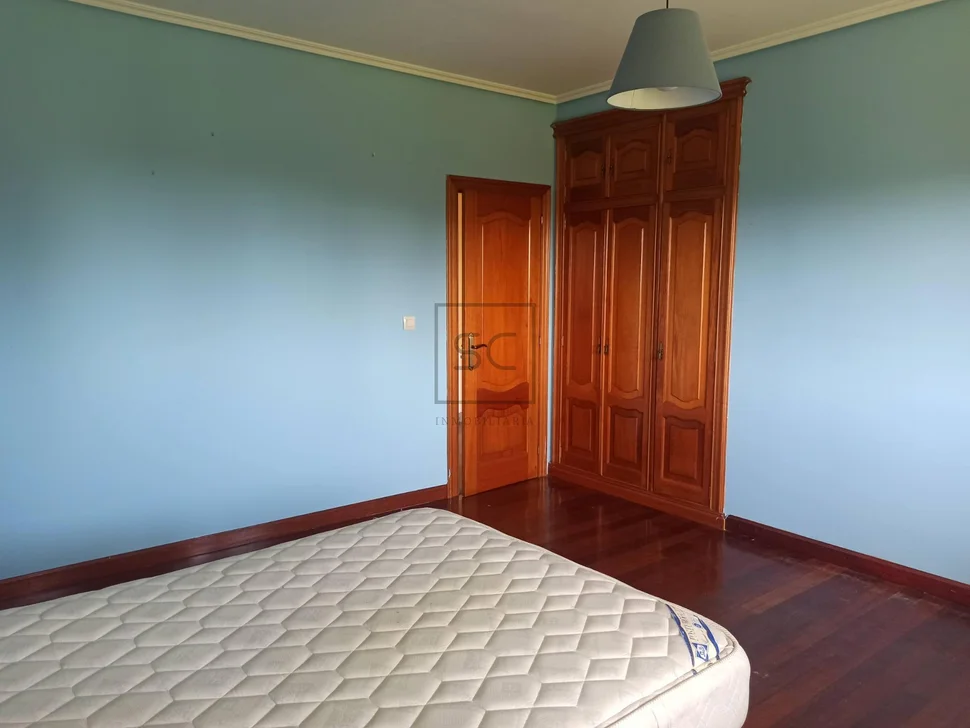 Chalet con piscina en valón-ferrol