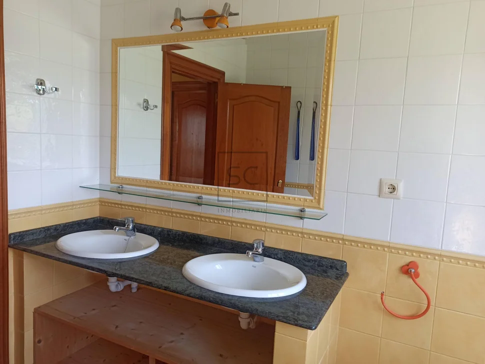 Chalet con piscina en valón-ferrol