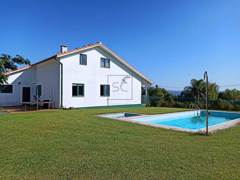 Chalet con piscina en valón-ferrol