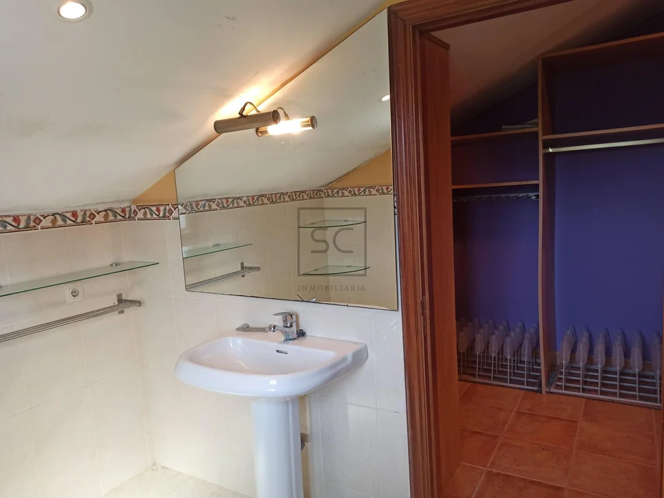 Chalet con piscina en valón-ferrol