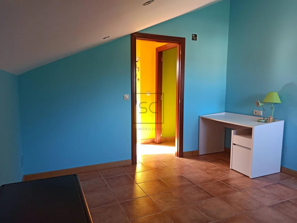 Chalet con piscina en valón-ferrol