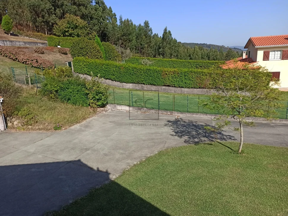Chalet con piscina en valón-ferrol