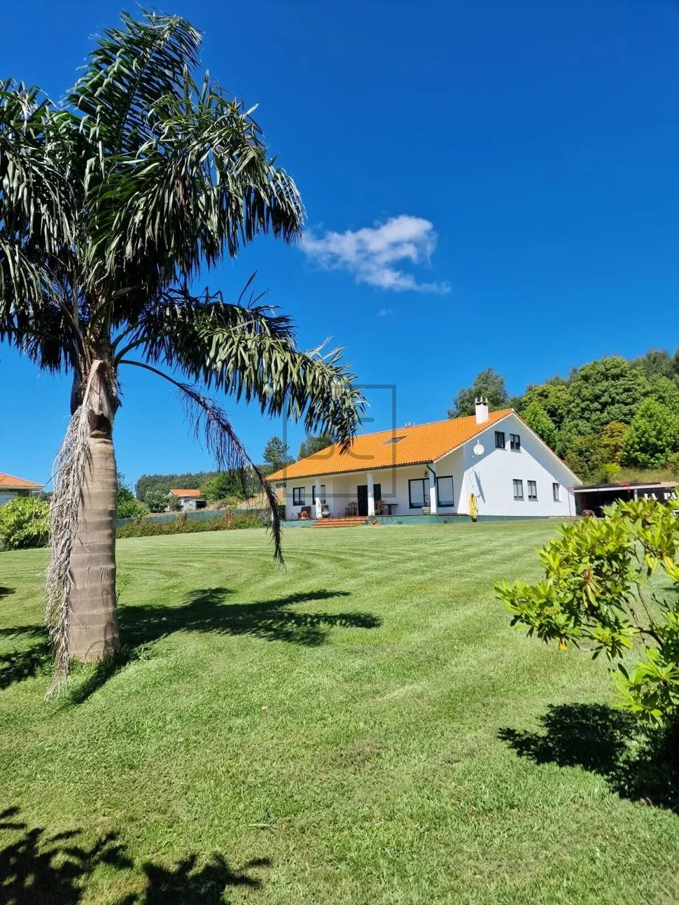 Chalet con piscina en valón-ferrol