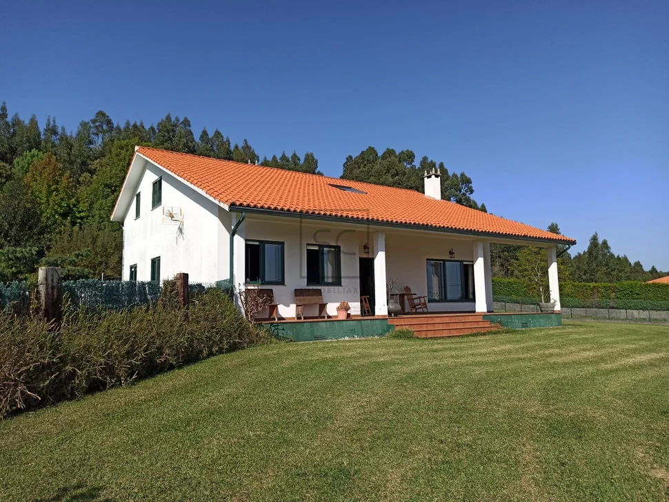 Chalet con piscina en valón-ferrol