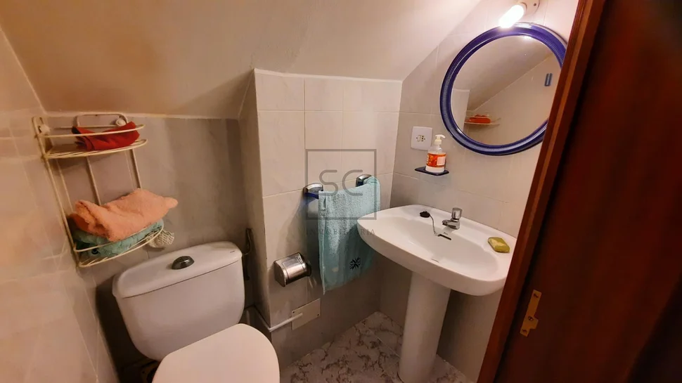 Casa adosada con parcela en lago – valdoviño