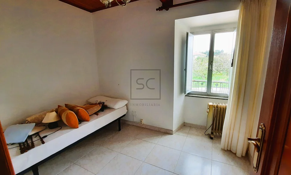 Casa adosada con parcela en lago – valdoviño