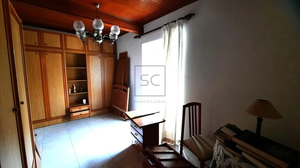 Casa adosada con parcela en lago – valdoviño