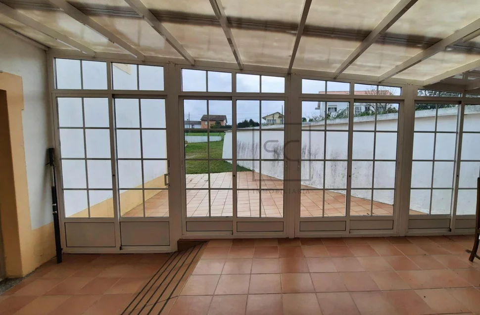 Casa adosada con parcela en lago – valdoviño