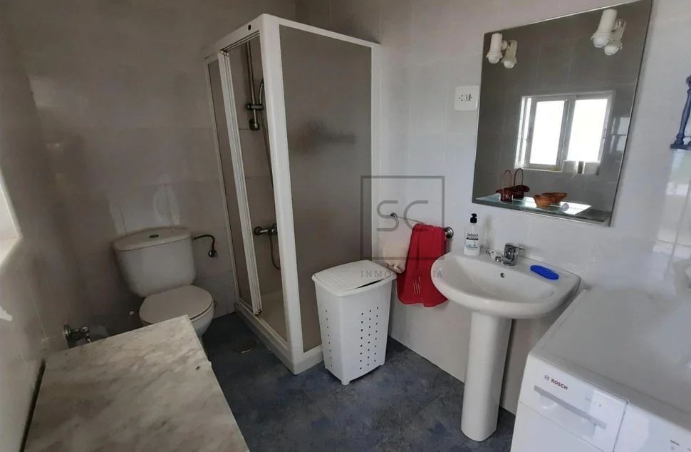 Casa adosada con parcela en lago – valdoviño