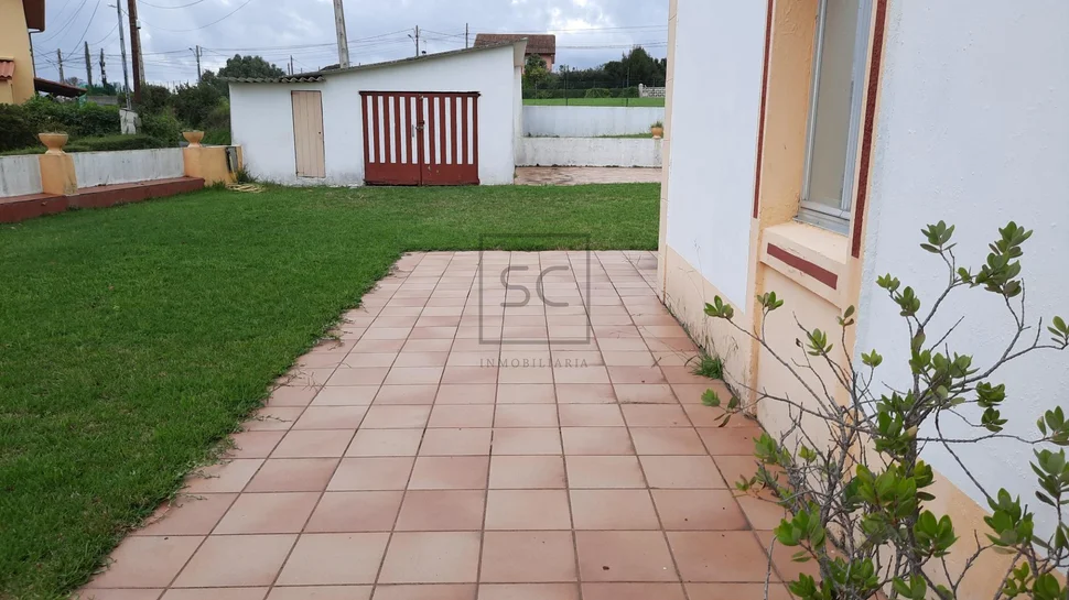 Casa adosada con parcela en lago – valdoviño