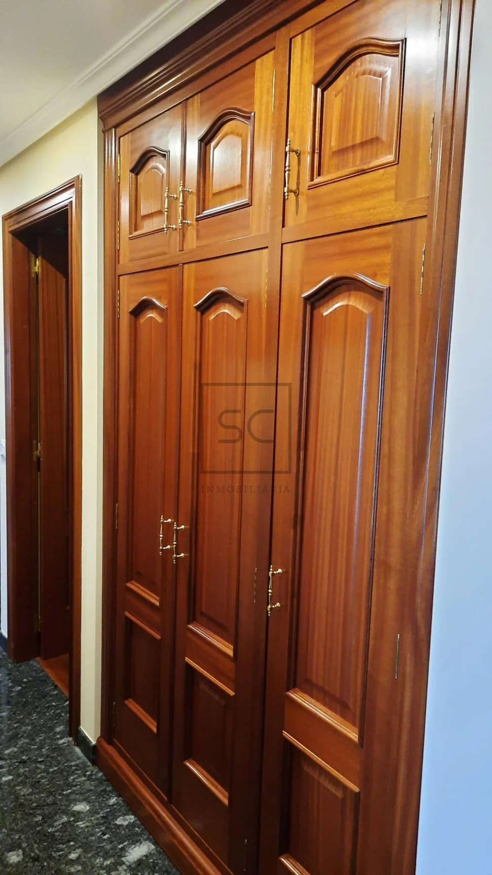 Amplio piso con ascensor, garaje y trastero en narón