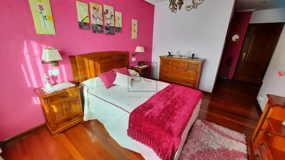 Amplio piso con ascensor, garaje y trastero en narón