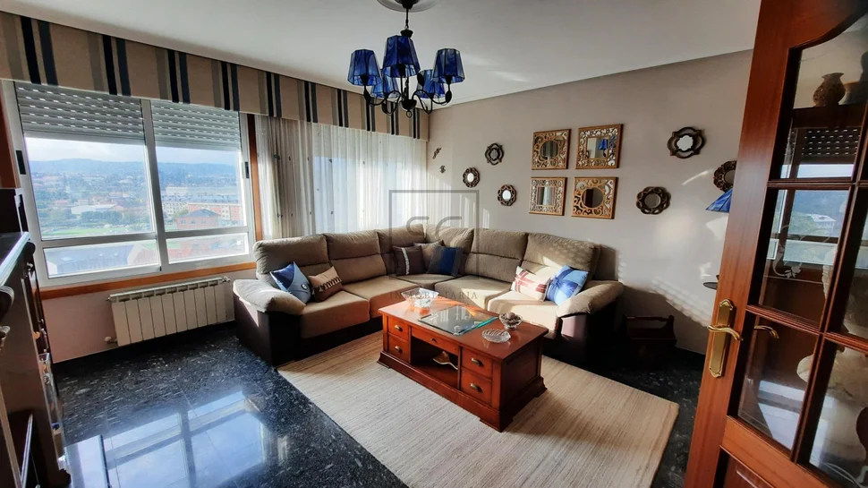 Amplio piso con ascensor, garaje y trastero en narón