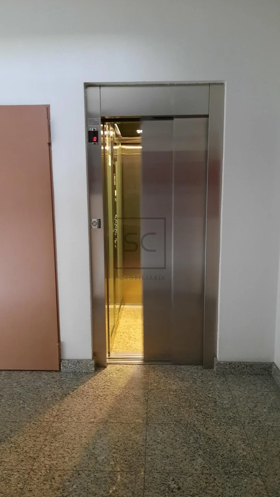 Amplio piso con ascensor, garaje y trastero en narón